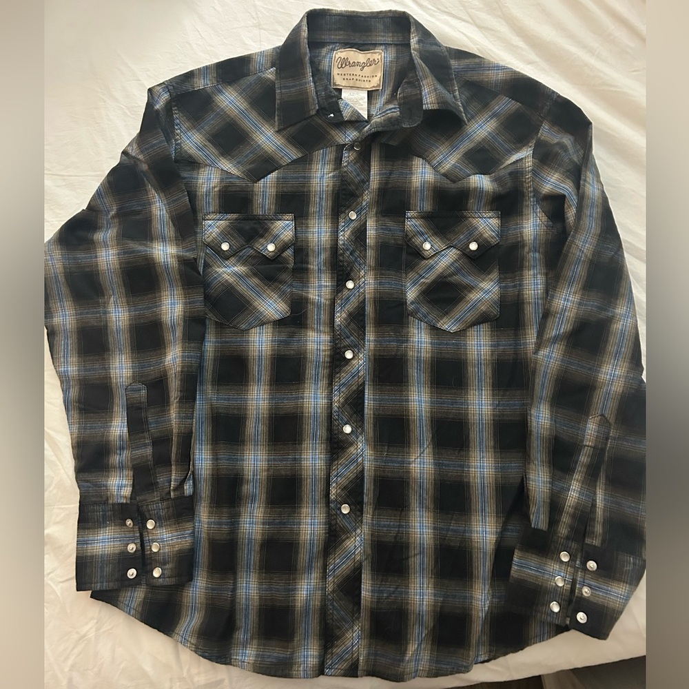 Wrangler Men's Black and Blue Plaid Shirt